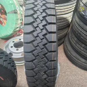Quality Sport-Track Tires Sizes 9.5R17.5 18 Ply Rating