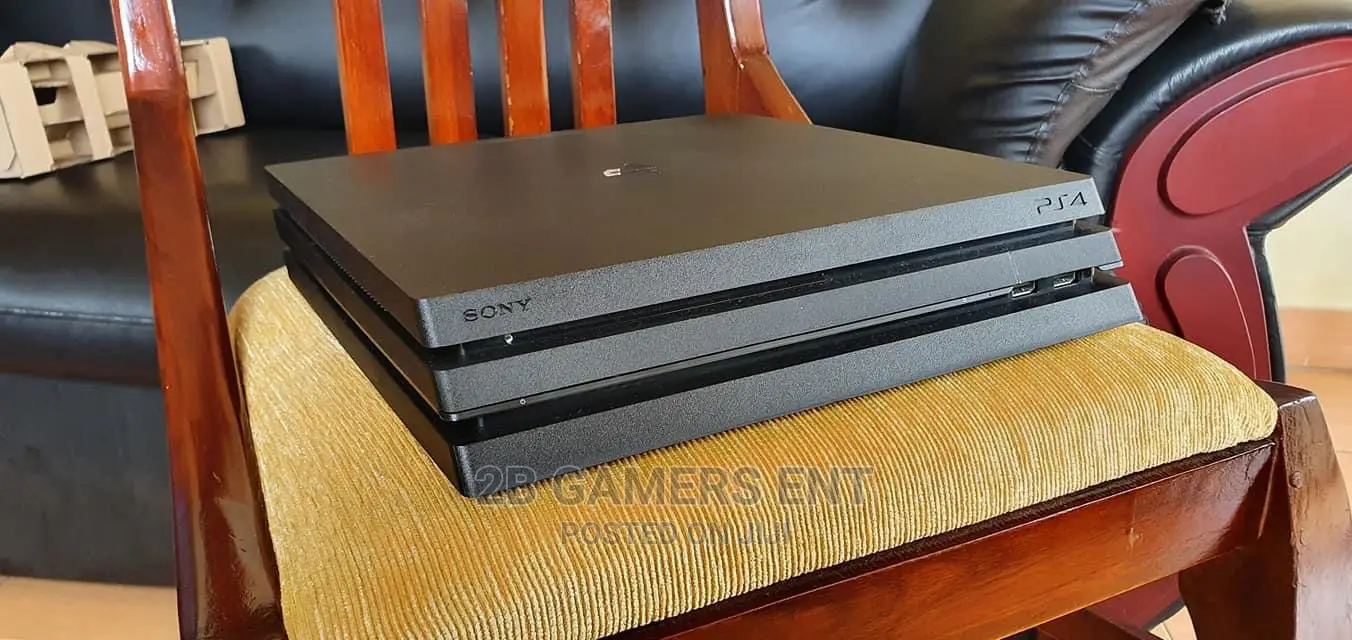 1TB Play Station 4 PRO USED