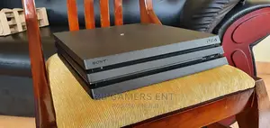 1TB Play Station 4 PRO USED