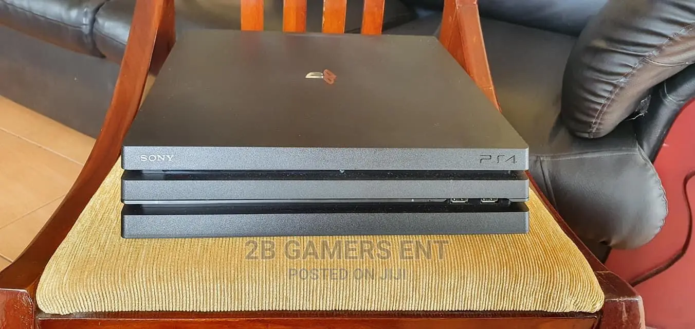1TB Play Station 4 PRO USED