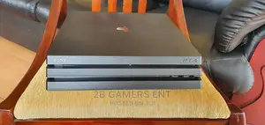 1TB Play Station 4 PRO USED