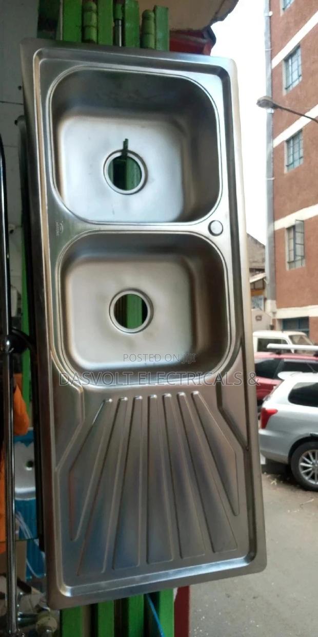 Double Sink Kitchen - main view