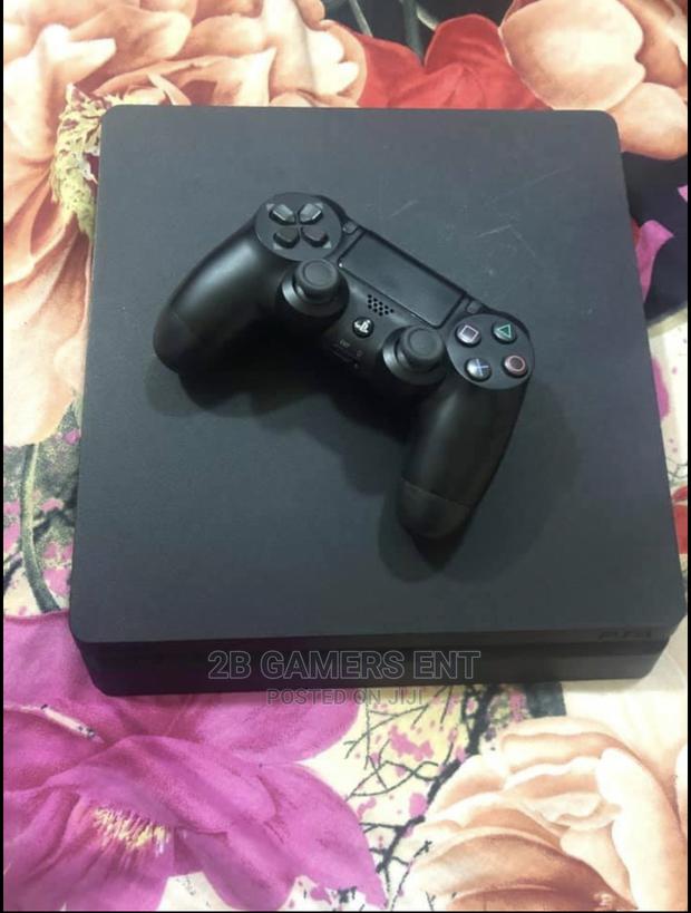 Ps4 Slim EX UK Clean - main view