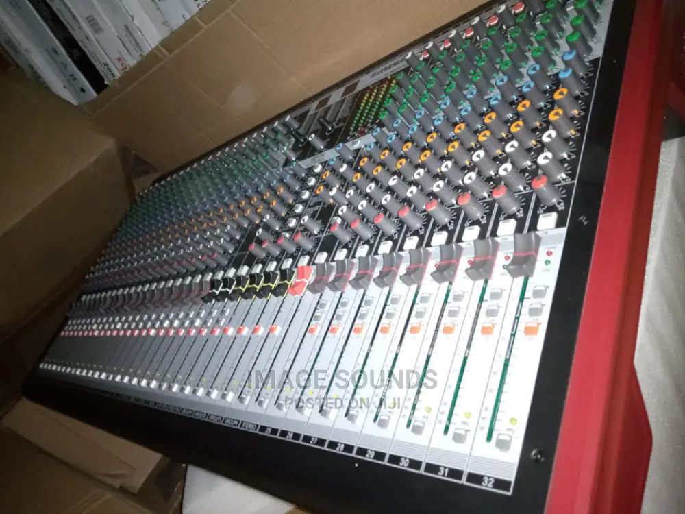 Plain Mixer Alllen Heath 32ch
