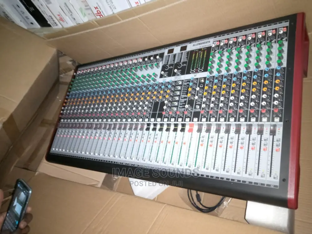 Plain Mixer Alllen Heath 32ch