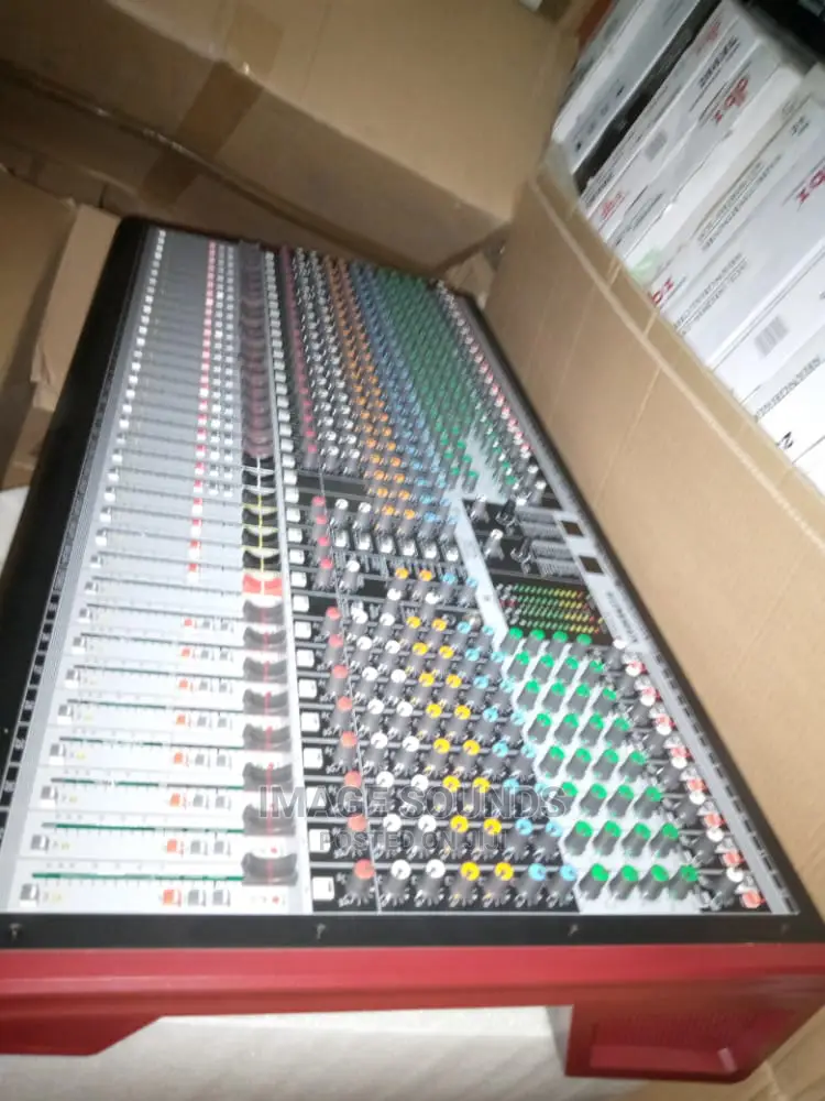Plain Mixer Alllen Heath 32ch