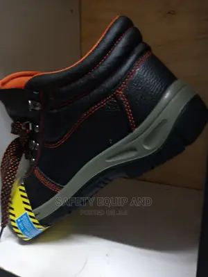 Anti-Puncture Safety Boots Available at an Affordable Price