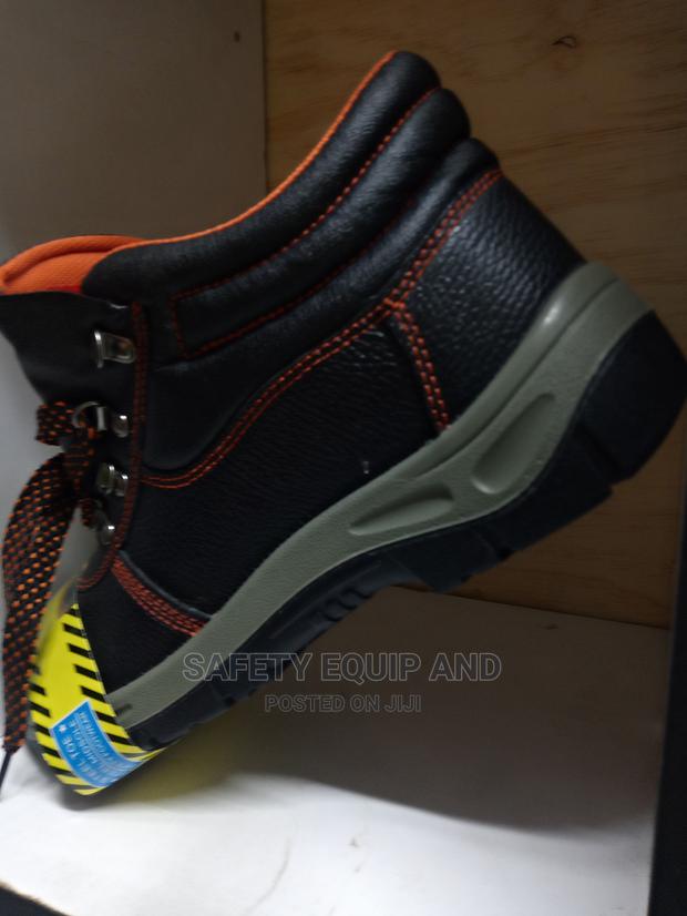 Anti-Puncture Safety Boots Available at an Affordable Price