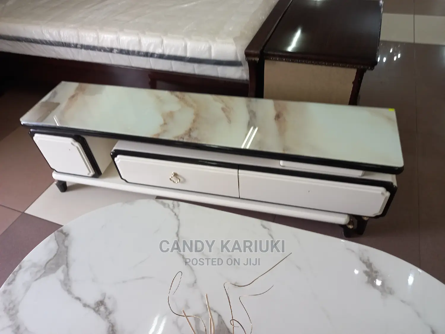 Extendable TV Stand