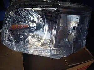 Headlamp Toyota Hiace 7l/ 2010