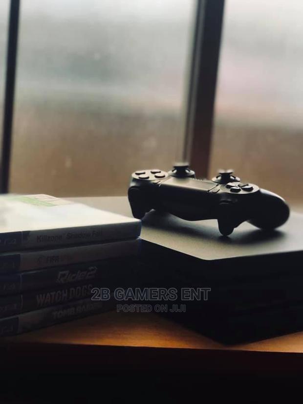 Ps4 Pro Rarely Used CLEAN - thumbnail 4