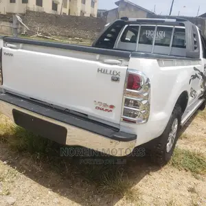 Toyota Hilux 2014 Off White