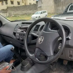 Toyota Hilux 2014 Off White