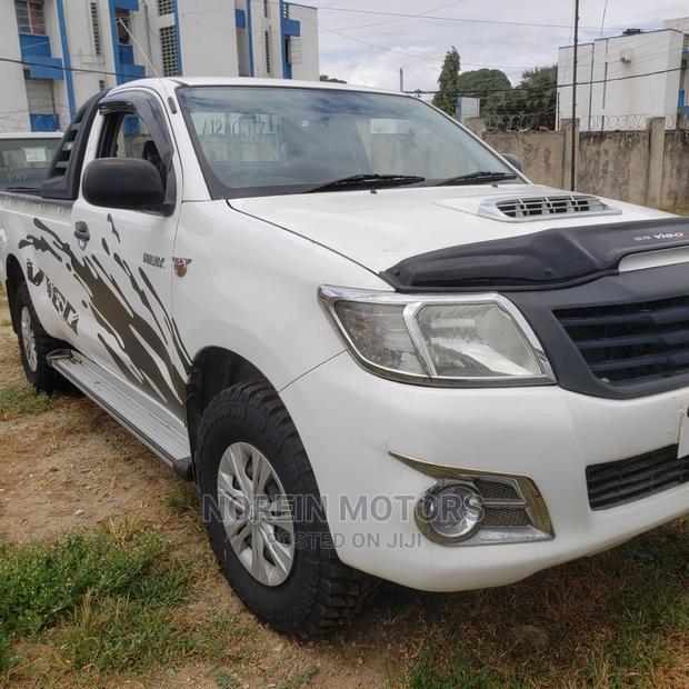 Toyota Hilux 2014 Off White - thumbnail 3