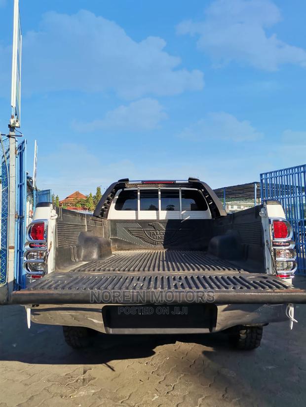 Toyota Hilux 2014 White - thumbnail 3