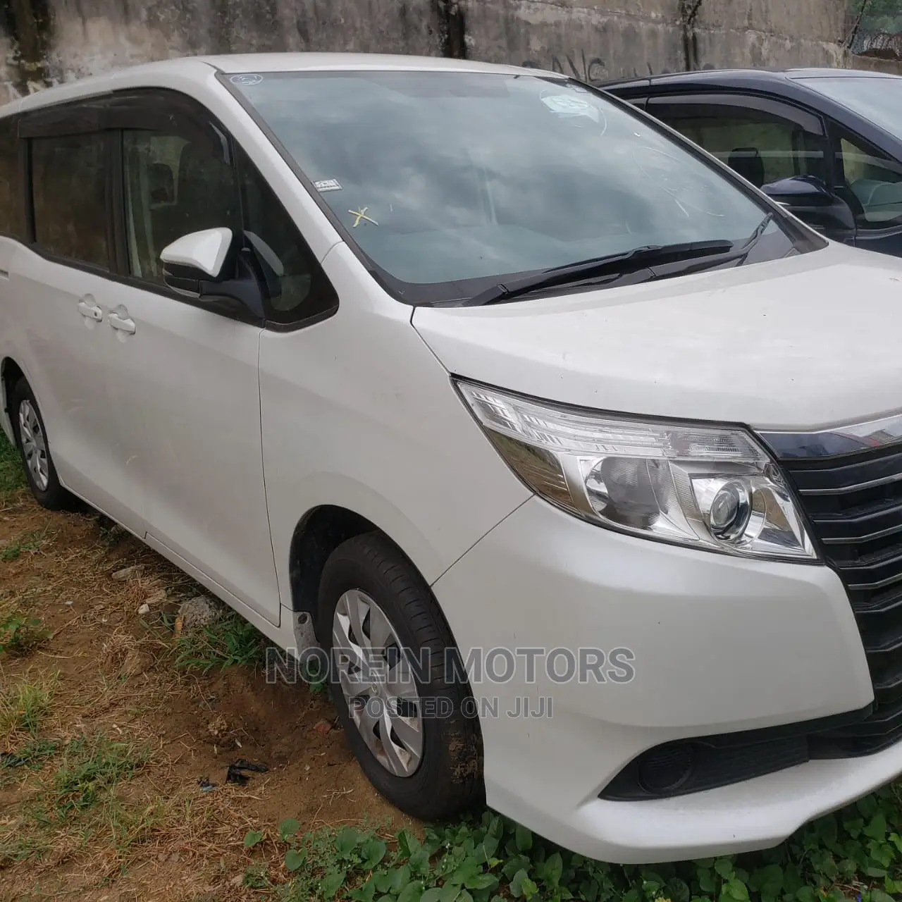 Toyota Noah 2014 White