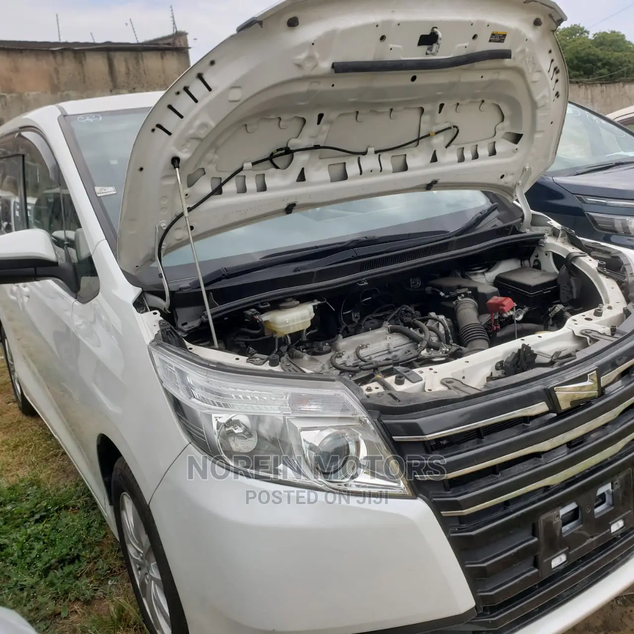 Toyota Noah 2014 White