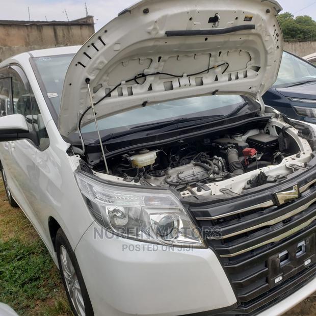 Toyota Noah 2014 White - thumbnail 4