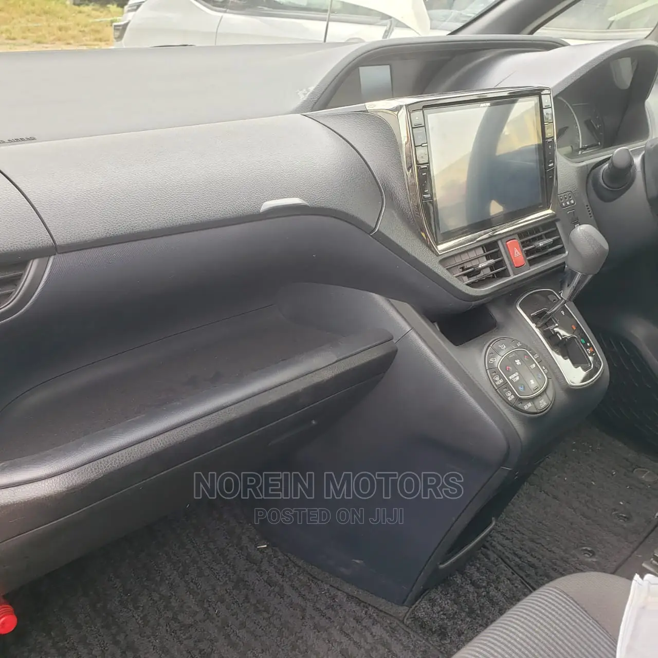 Toyota Noah 2014 White