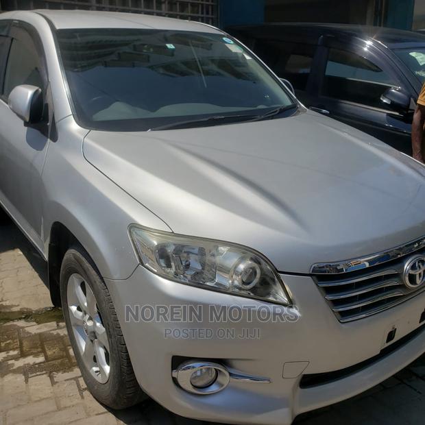 Toyota Vanguard 2014 Silver - thumbnail 2