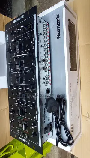 Numark Cm 200 Dj Mixer