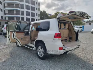 Toyota Land Cruiser 2014 4.6 V8 ZX Pearl
