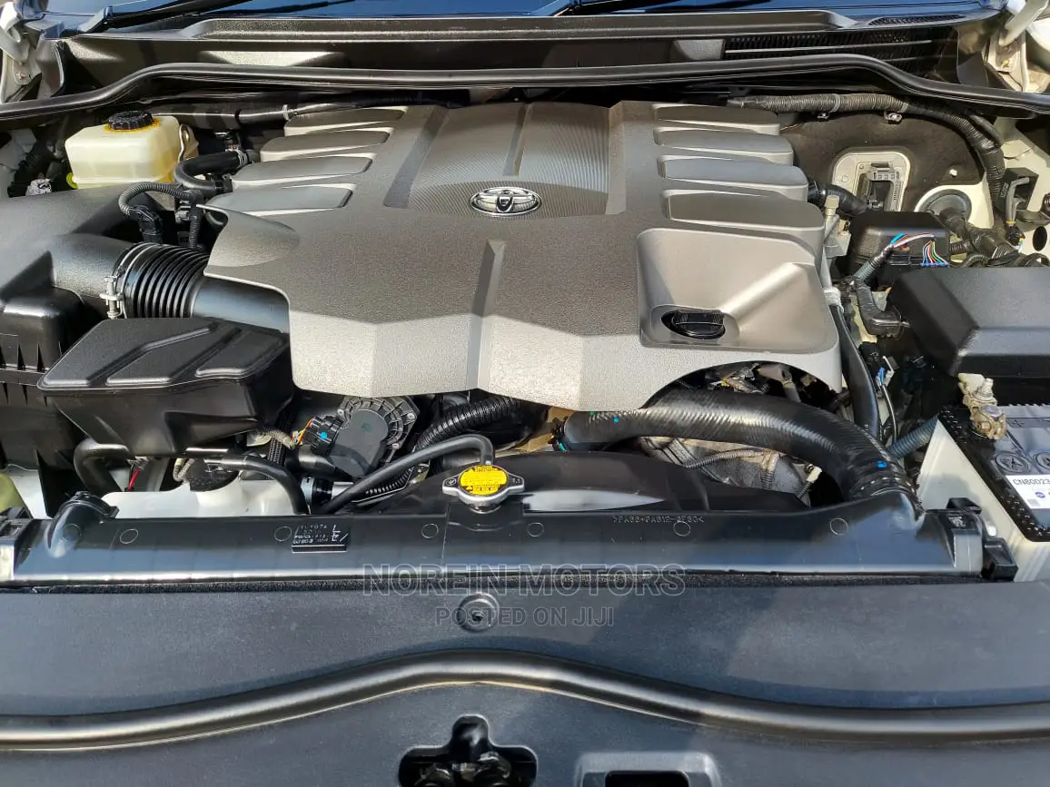 Toyota Land Cruiser 2014 4.6 V8 ZX Pearl