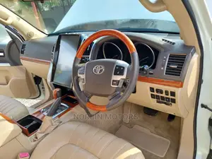 Toyota Land Cruiser 2014 4.6 V8 ZX Pearl