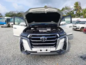 Toyota Land Cruiser 2014 4.6 V8 ZX Pearl