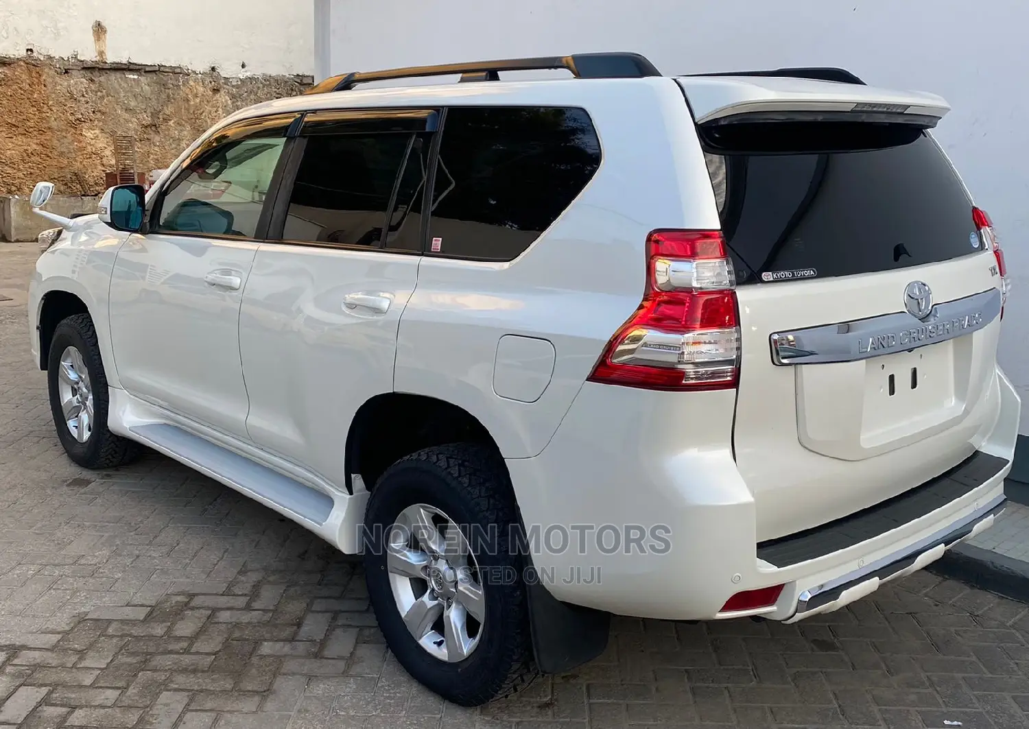 Toyota Land Cruiser Prado 2014 Off White