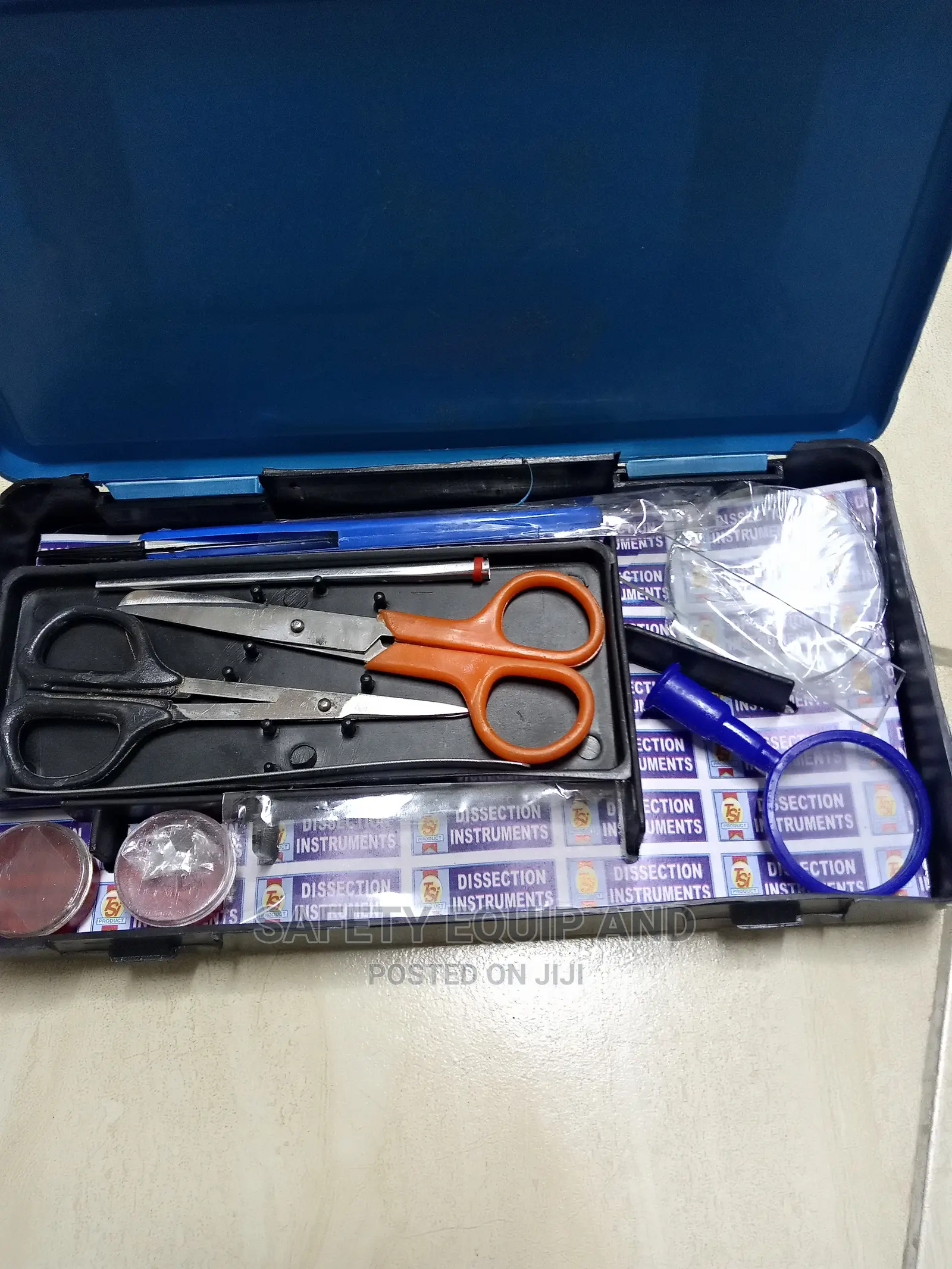 Complete Dissecting Set