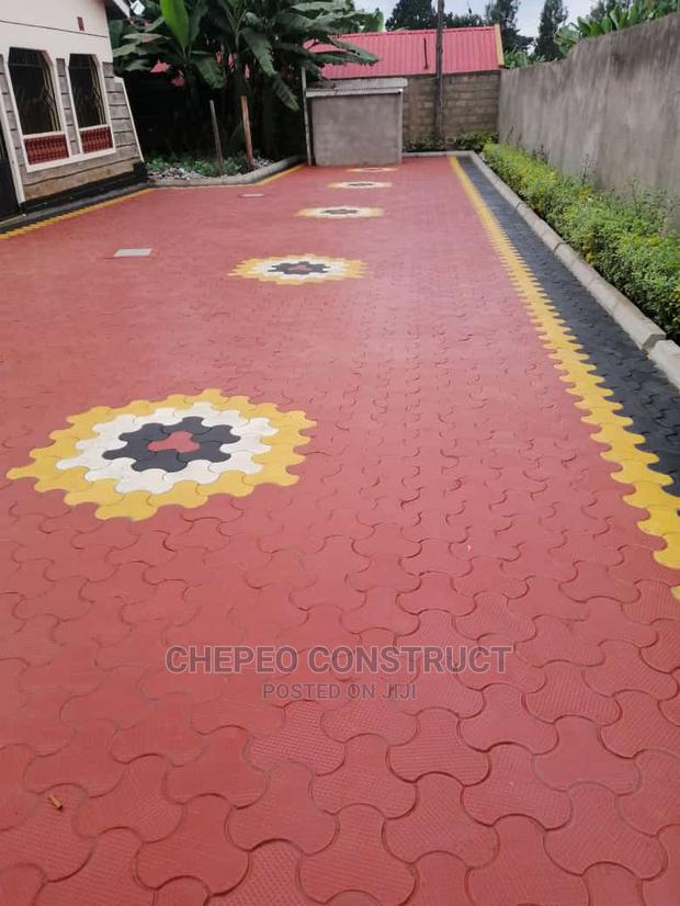 New Design Cabro Pavers Coloured - thumbnail 3