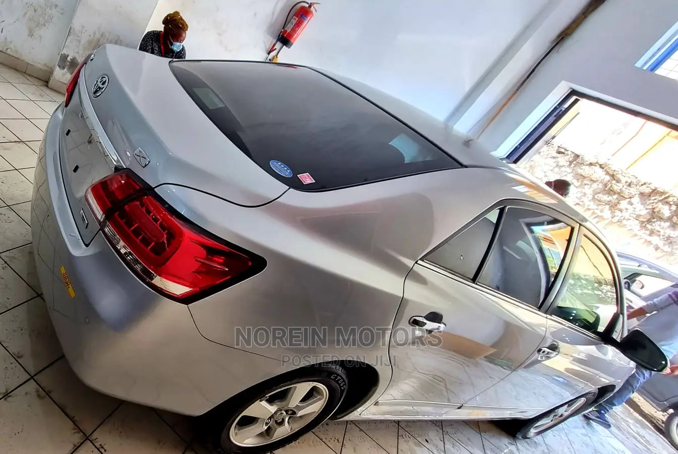 Toyota Premio 2016 Silver