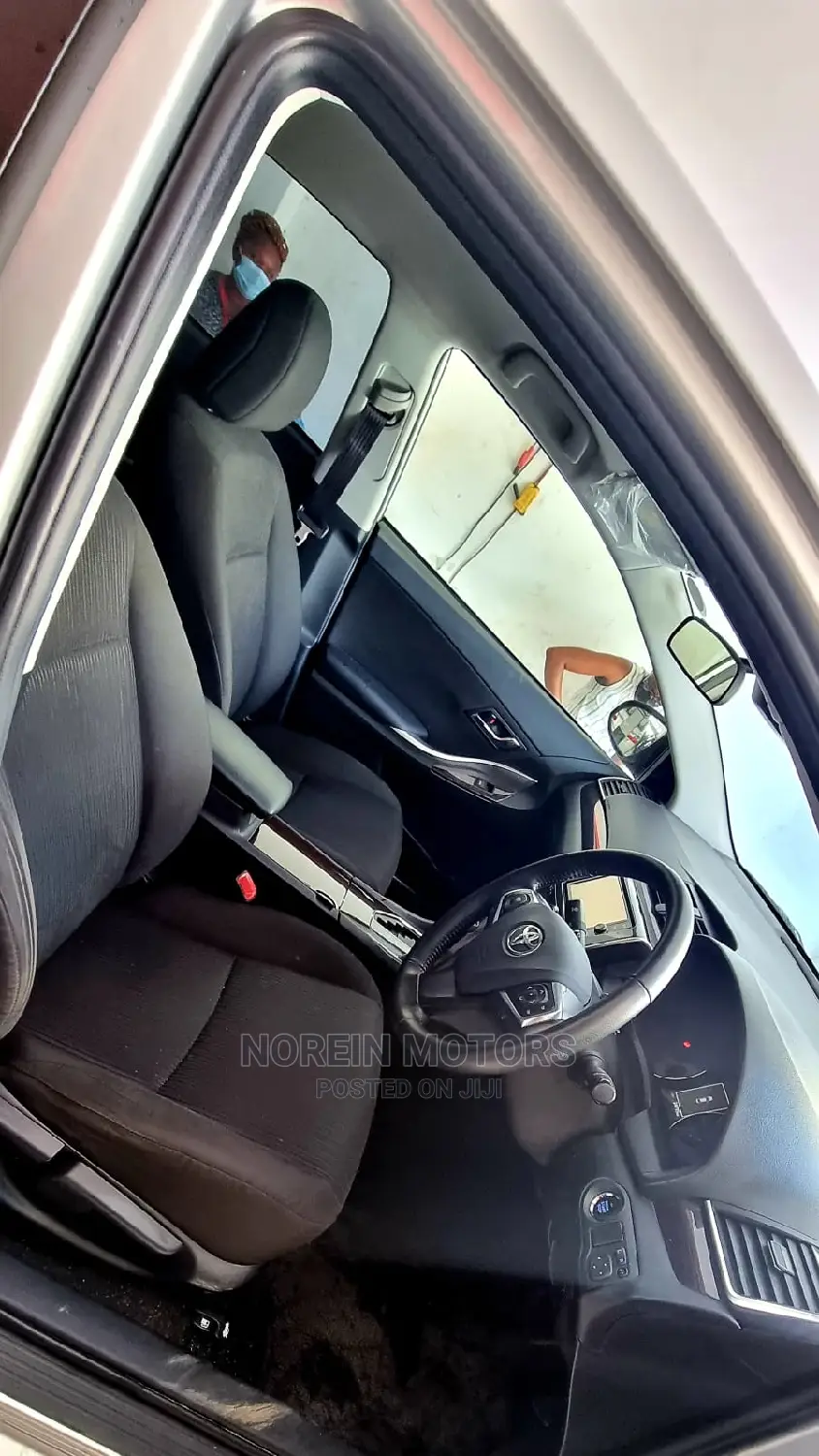 Toyota Premio 2016 Silver