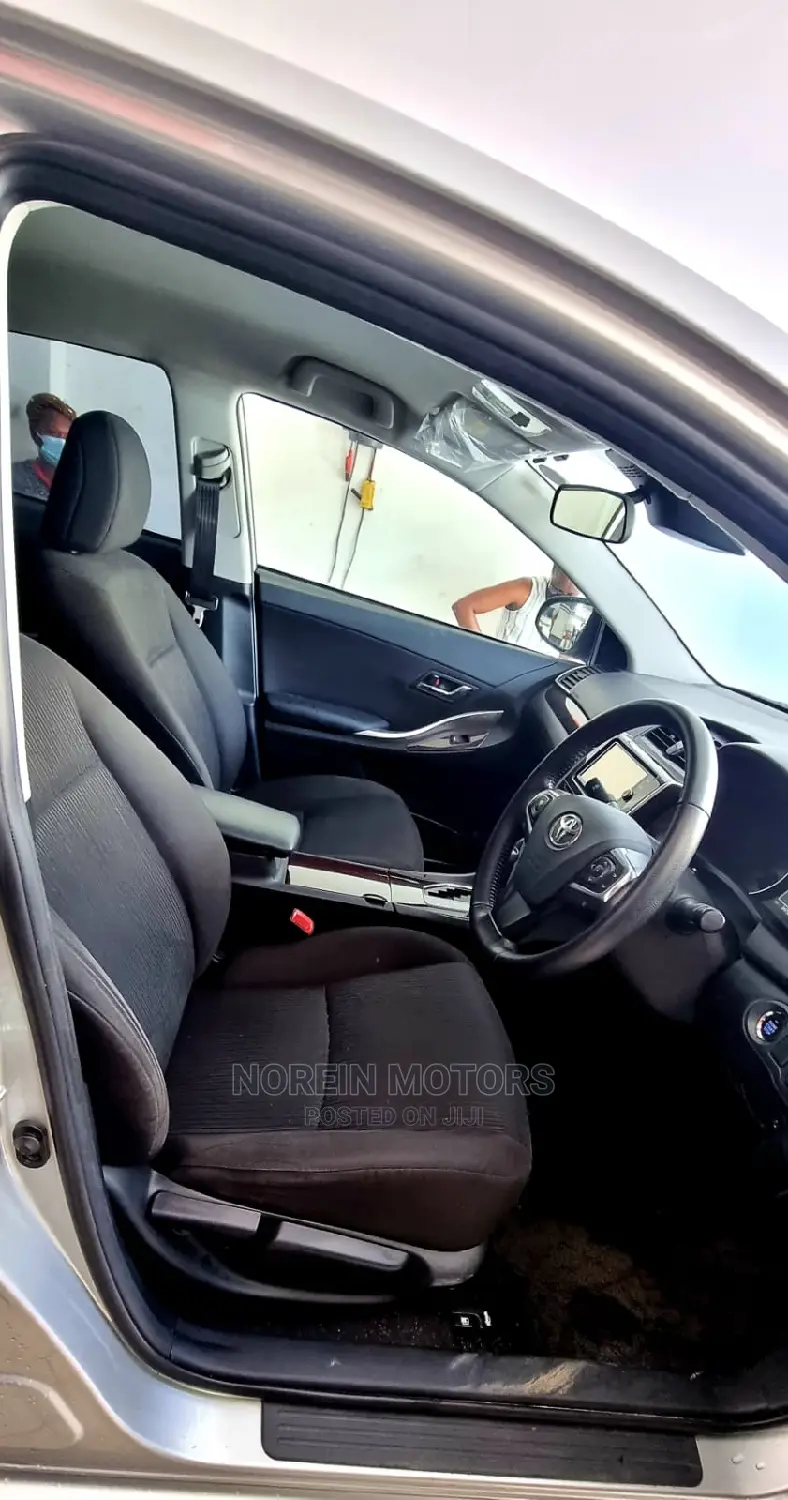 Toyota Premio 2016 Silver