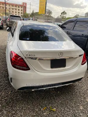 Mercedes-Benz C200 2015 Off White