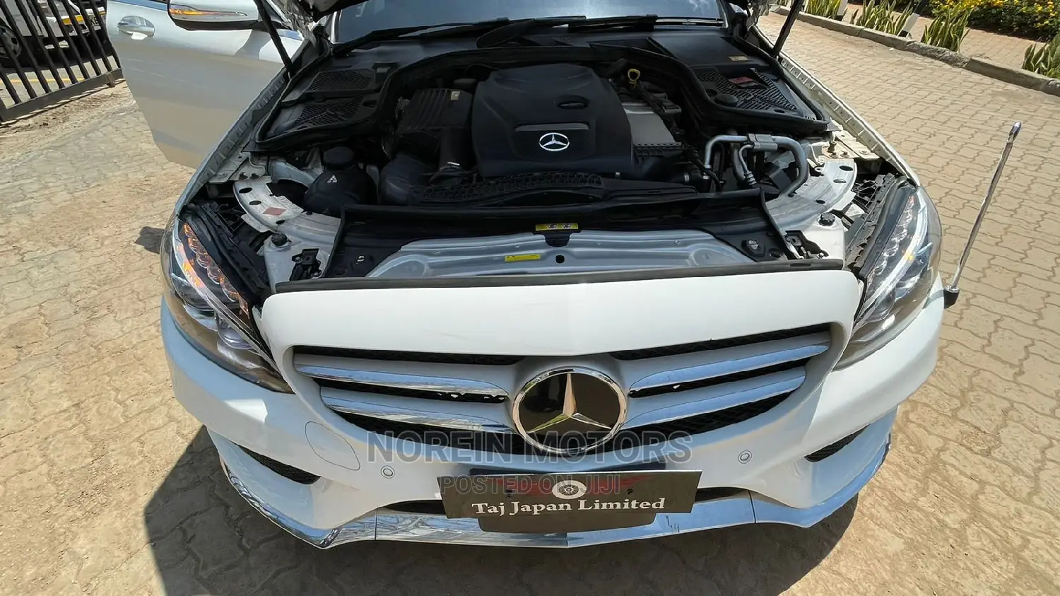 Mercedes-Benz C200 2015 Off White