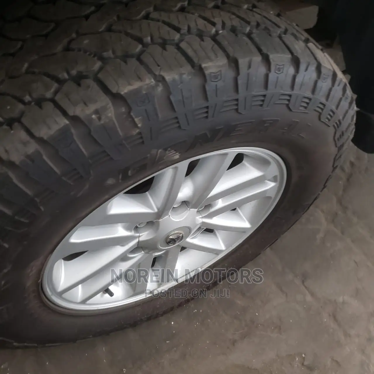 Toyota Hilux 2015 Gray