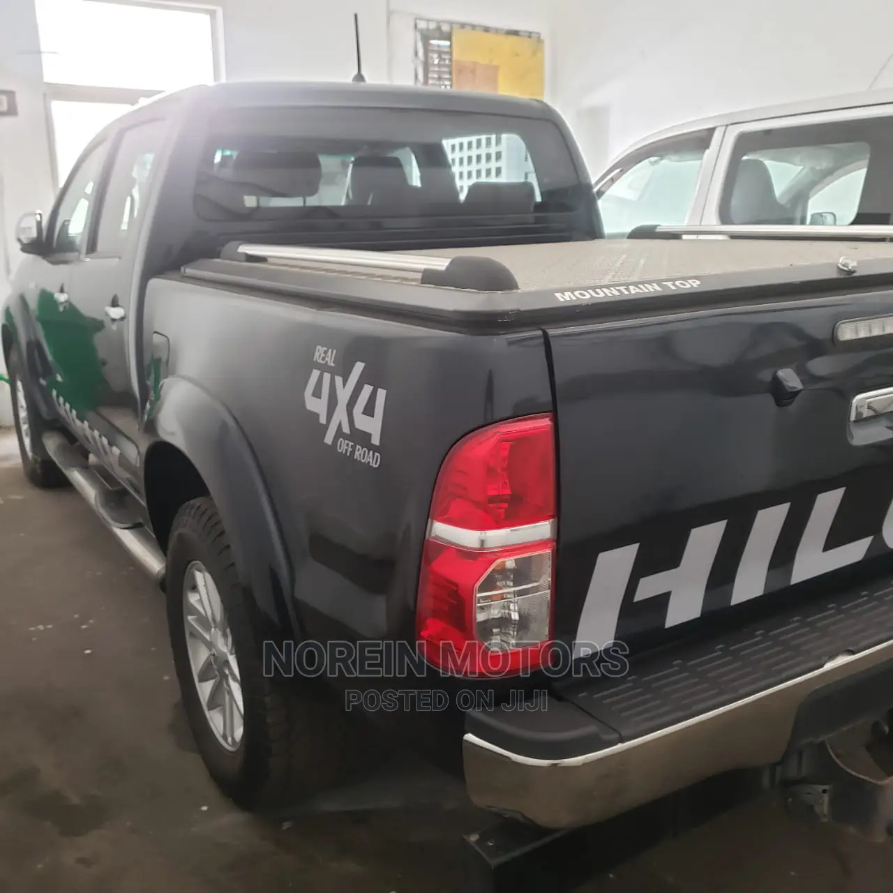 Toyota Hilux 2015 Gray