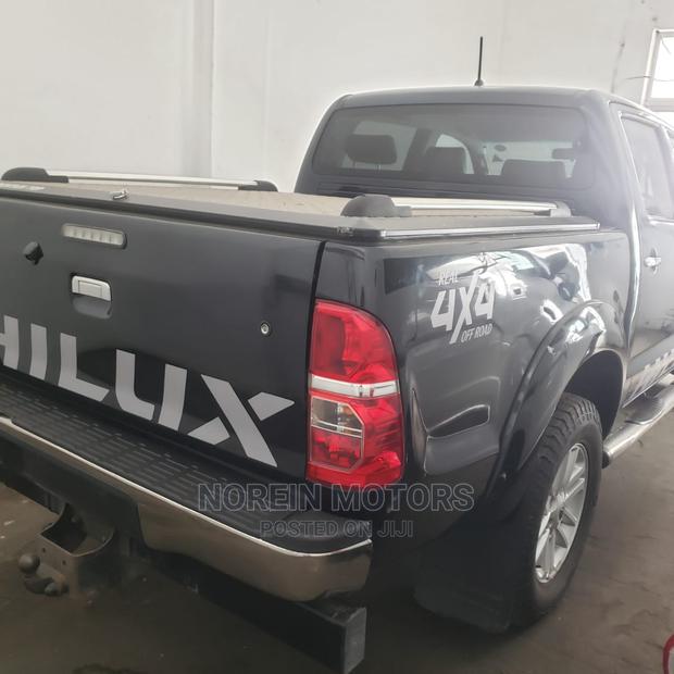 Toyota Hilux 2015 Gray - thumbnail 4
