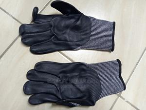 Black Palm Cut Resistant Gloves - thumbnail 2