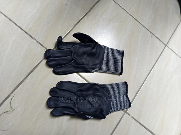 Nitrile Gloves (Cut Resistant)