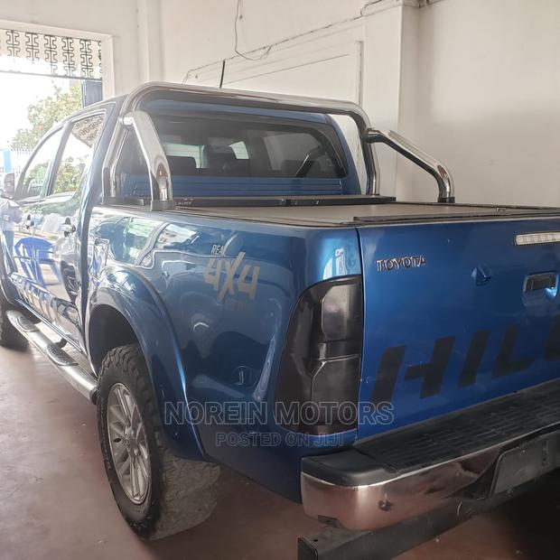 Toyota Hilux 2015 Blue - thumbnail 3