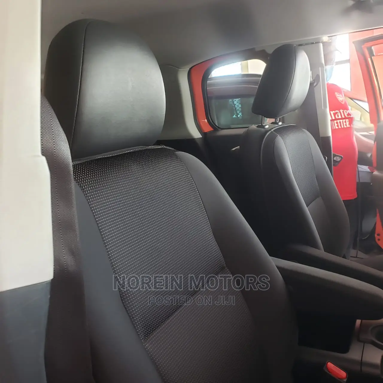 Toyota FJ Cruiser 2015 Orange