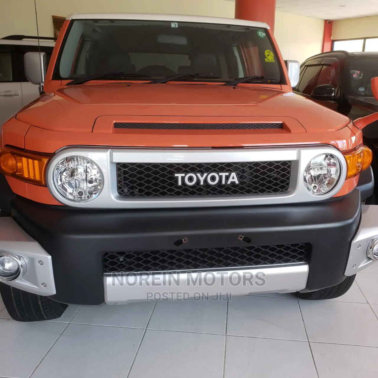 Toyota FJ Cruiser 2015 Orange