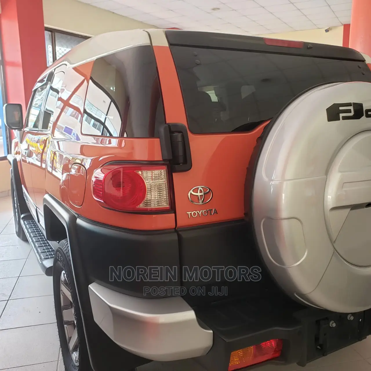 Toyota FJ Cruiser 2015 Orange