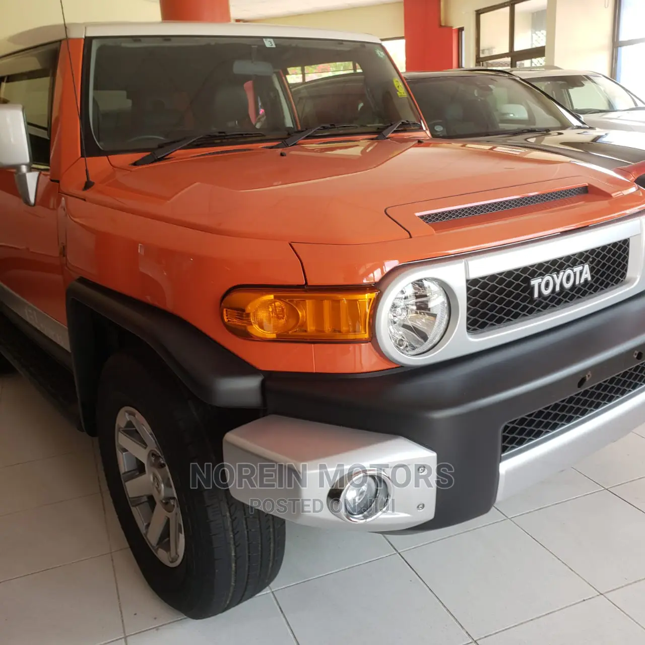 Toyota FJ Cruiser 2015 Orange