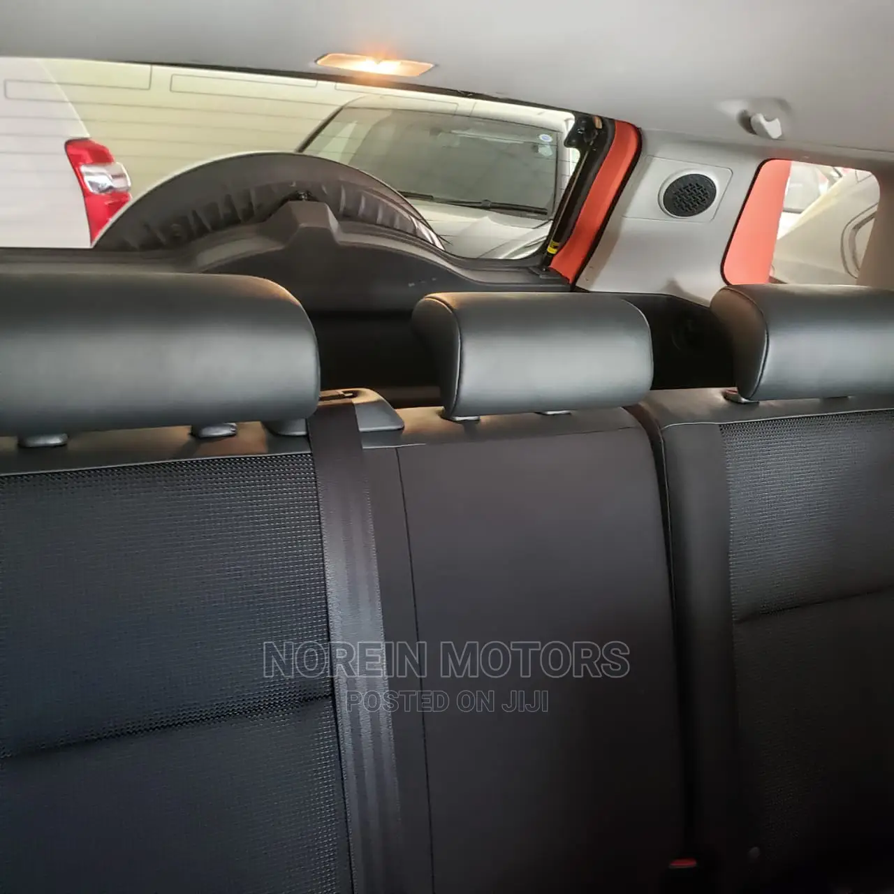 Toyota FJ Cruiser 2015 Orange