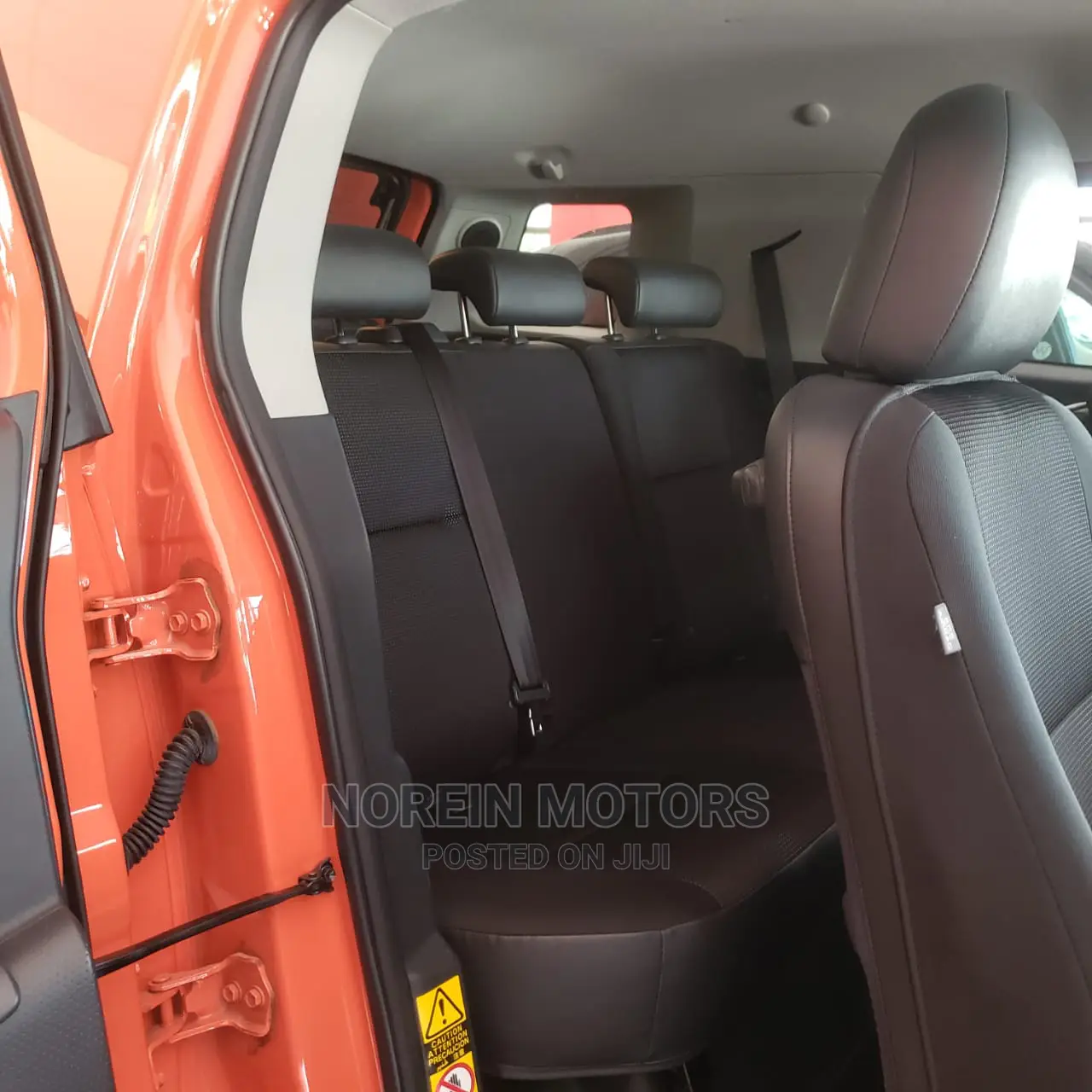 Toyota FJ Cruiser 2015 Orange