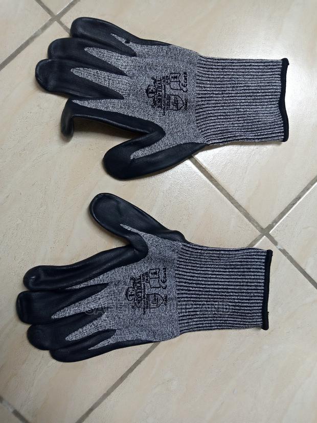 Super Grip Black and Grey Gloves - main view
